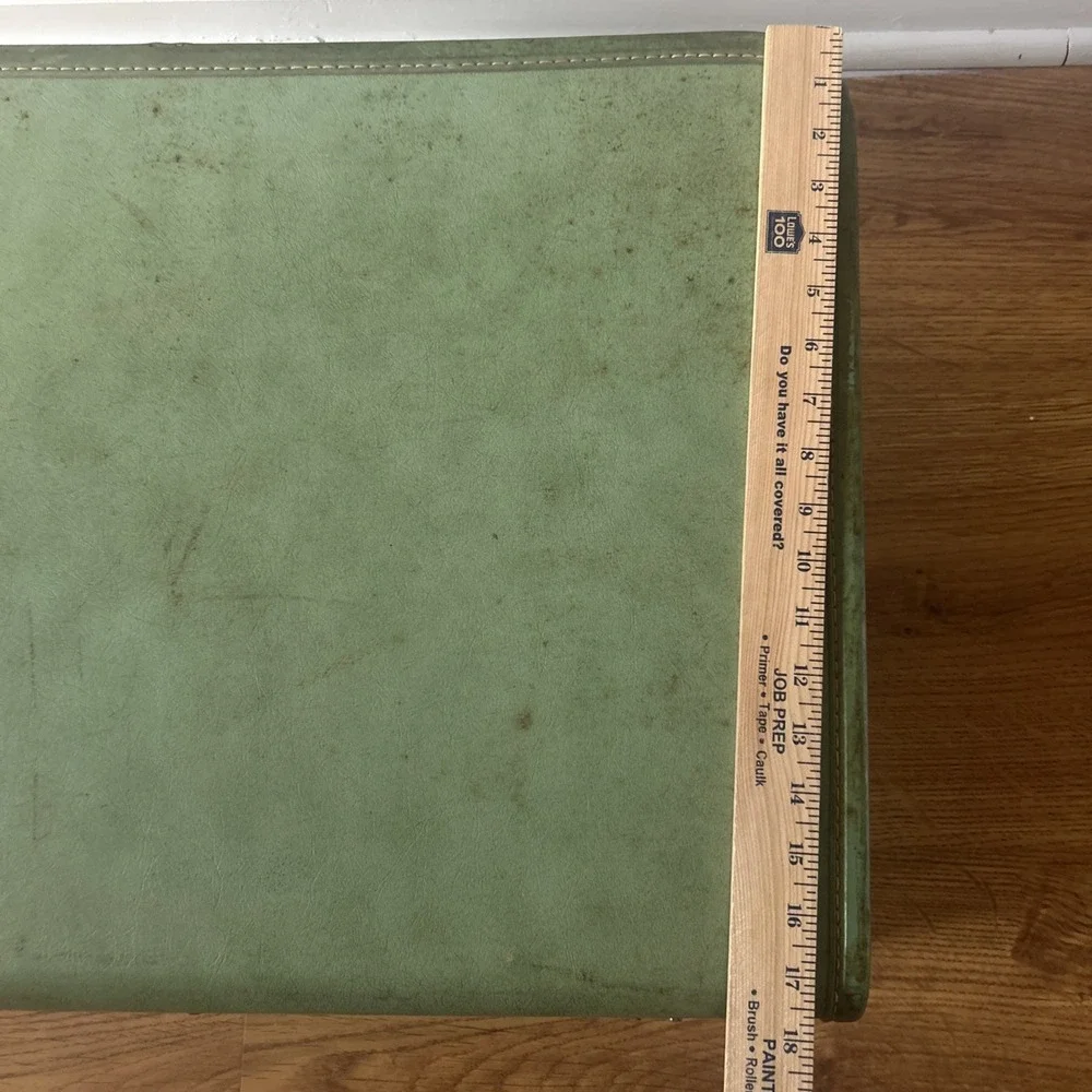Vintage 1950s Taperlite Green Leather Suitcase Green   L 21 x W 17 x H 7 No Key